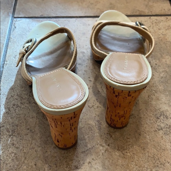 EUC!! Tahari nude sandal 👡 size 8 - Picture 2 of 3